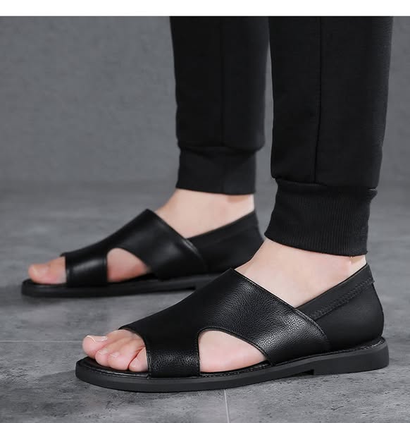 SANDALES EN CUIR NOIR 2025