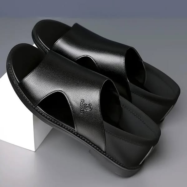 SANDALES EN CUIR NOIR 2025
