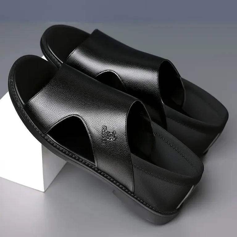 SANDALES EN CUIR NOIR 2025